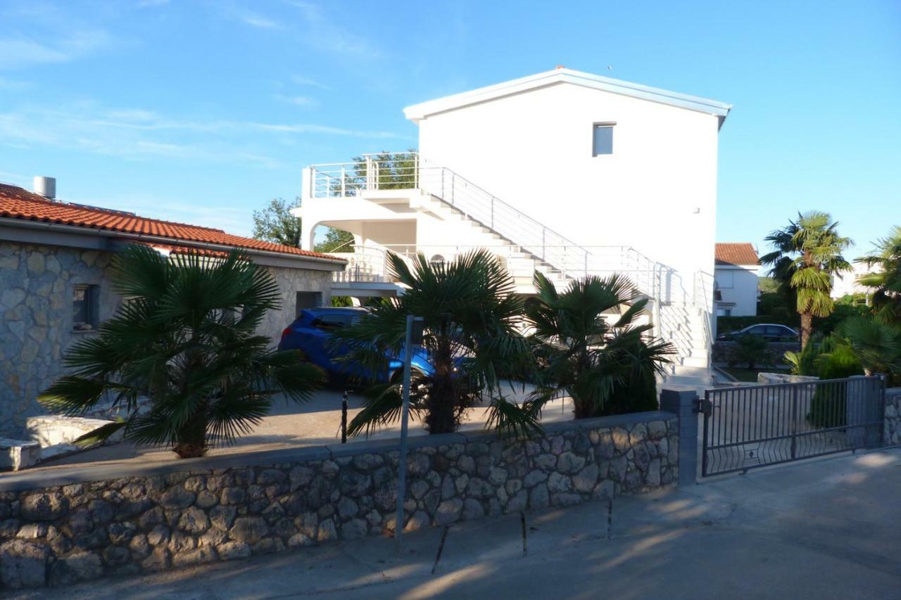 Apartments Monja & Dadi, Malinska, Вантачичи Экстерьер фото