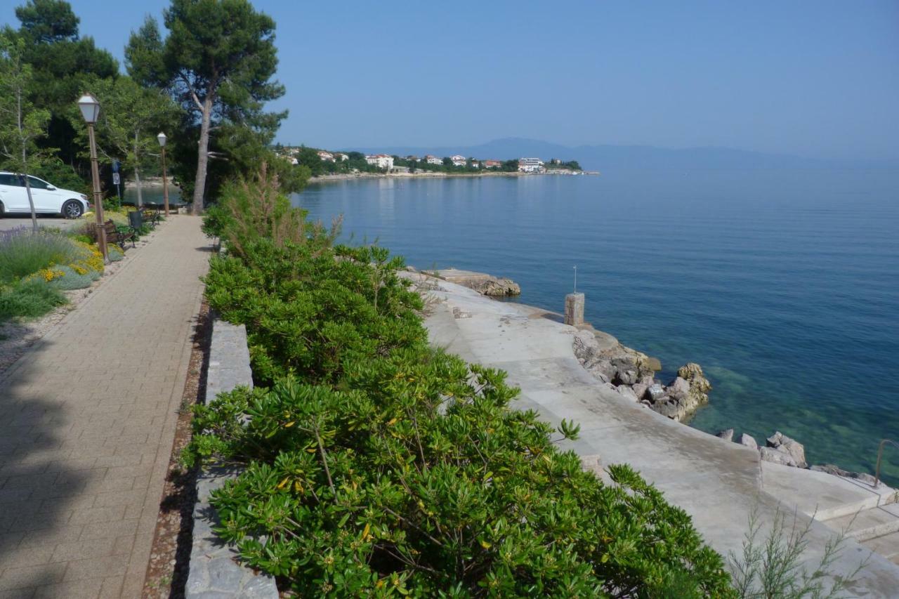 Apartments Monja & Dadi, Malinska, Вантачичи Экстерьер фото
